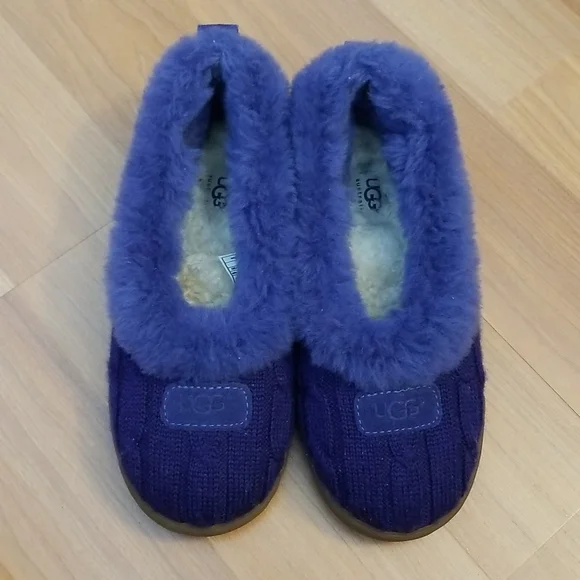 UGG Slippers - Picture 2 of 11